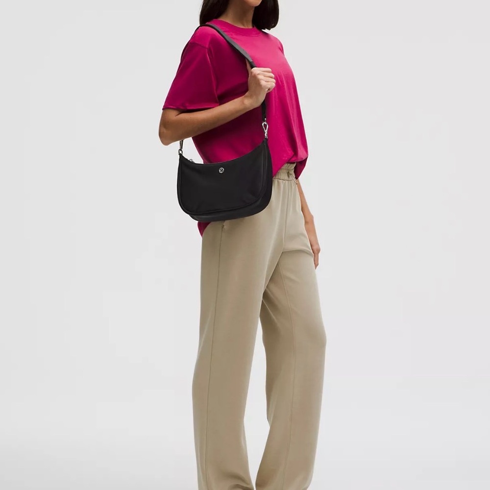 NEW lululemon Black City Essentials Small Shoulder Bag 3L - Picture 5 of 5